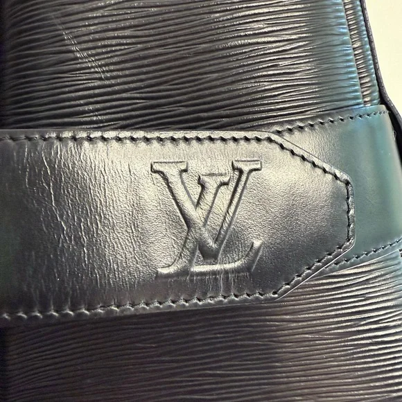 Louis Vuitton Epi Sac De Paule PM Leather Shoulder Bag - Picture 3 of 14